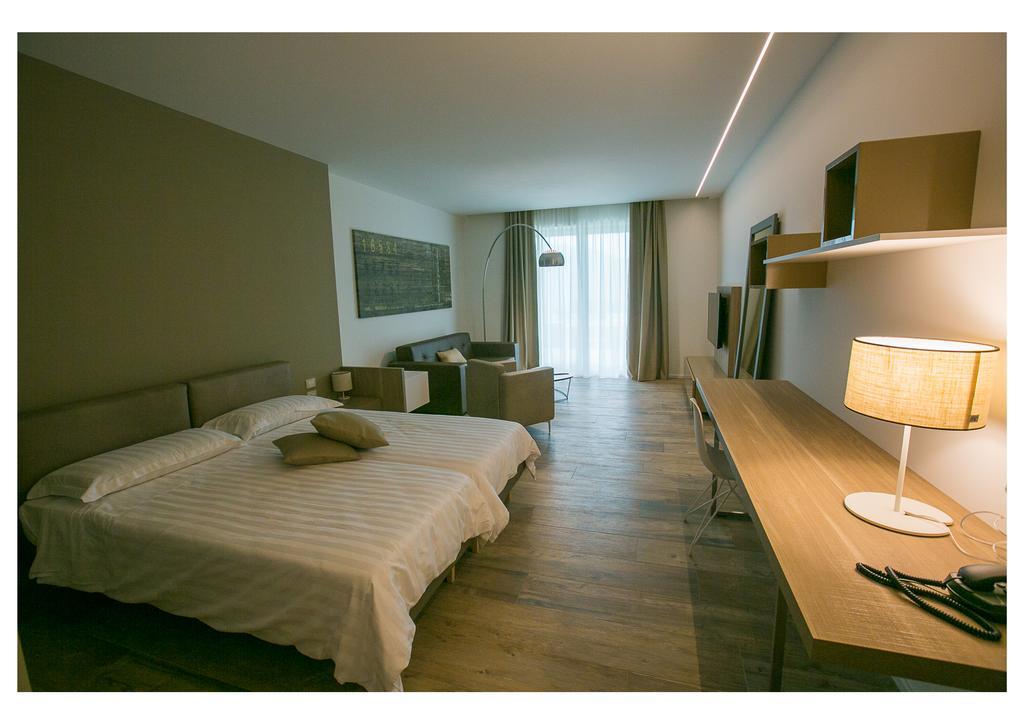 Junior Suite con Patio e Vista Piscina - Piano Terra
